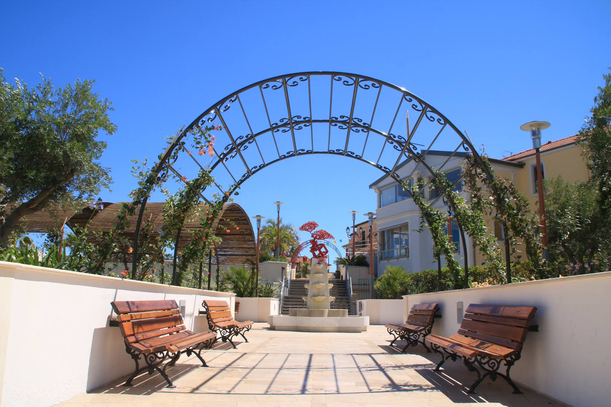 Les jardins du théâtre sur la mer